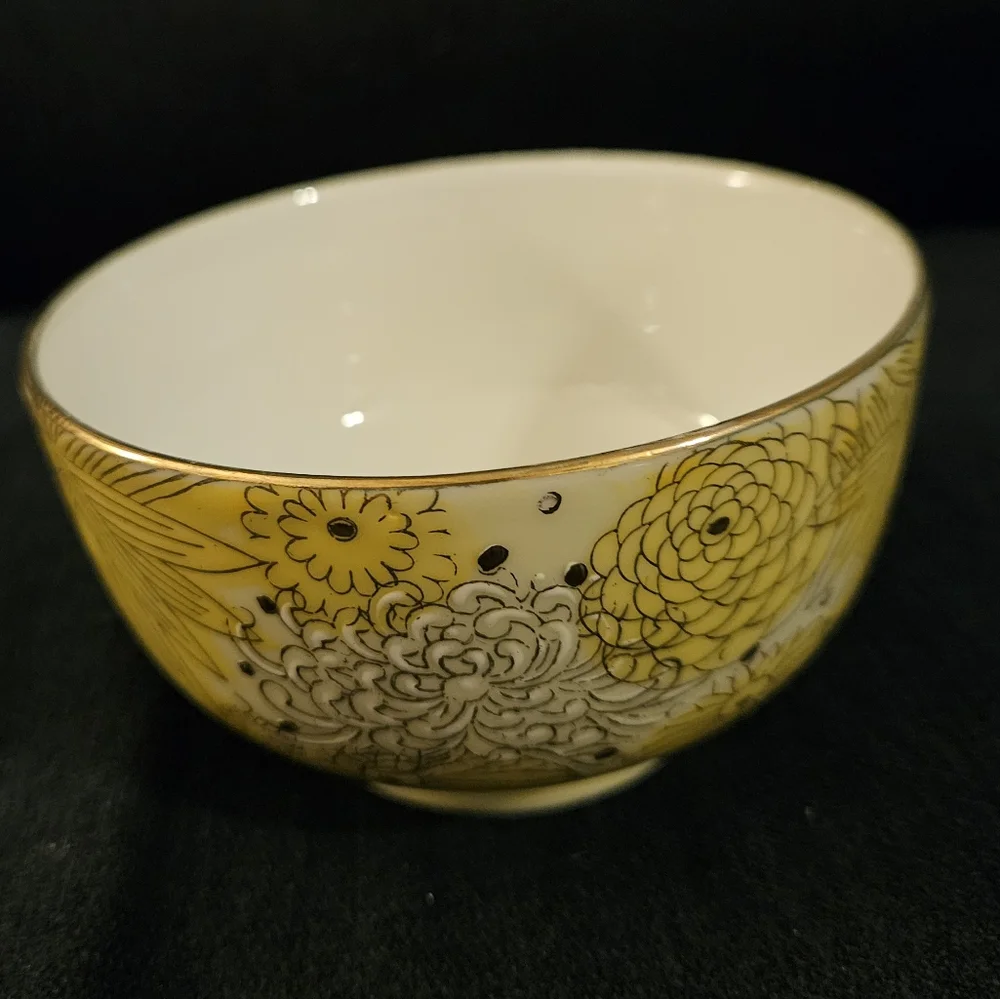 Kutani handpainted bowl with lid from Japan - Picture 2 of 10